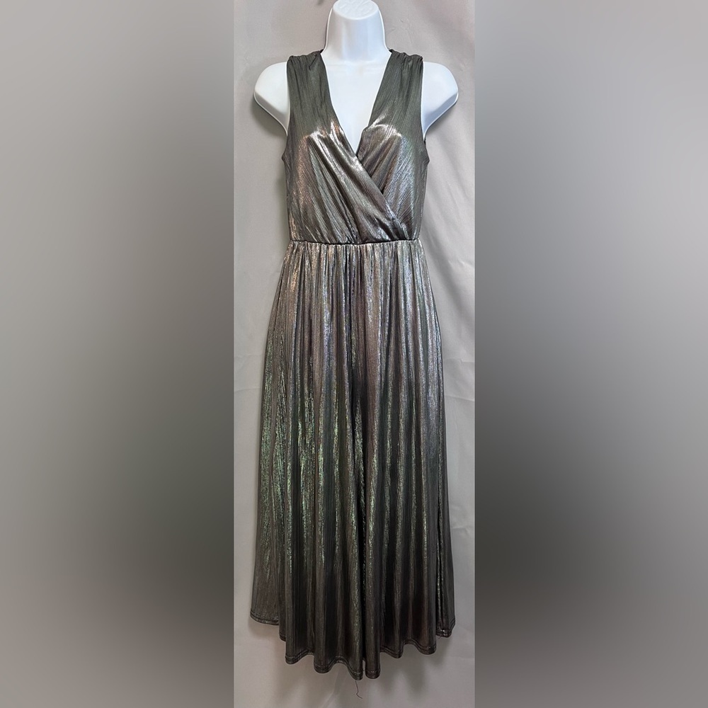 Francesca’s Women’s Sz XS Silver Shimmer Jumpsuit Sleeveless